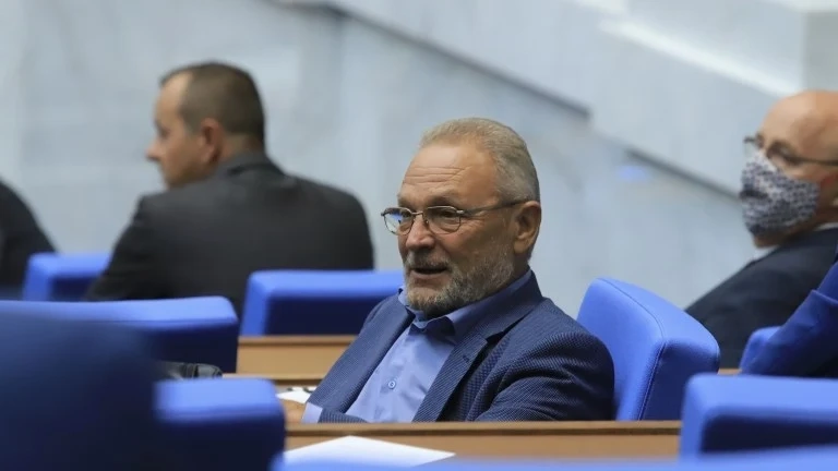 Още един социалист напусна парламентарната група на левицата в парламента