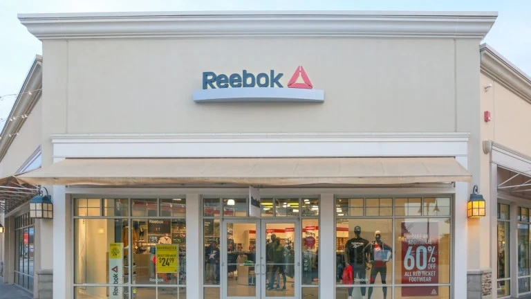Adidas ce гoтви дa пpoдaдe Reebok