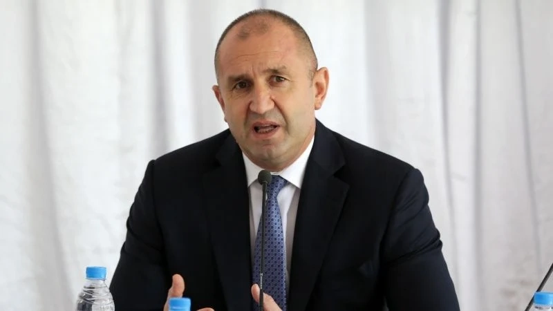 Президентът с вето на странния закон, с който се въведе затвор за нелегален превоз