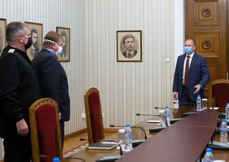  В президентството обсъдиха мерките в армията срещу COVID-19