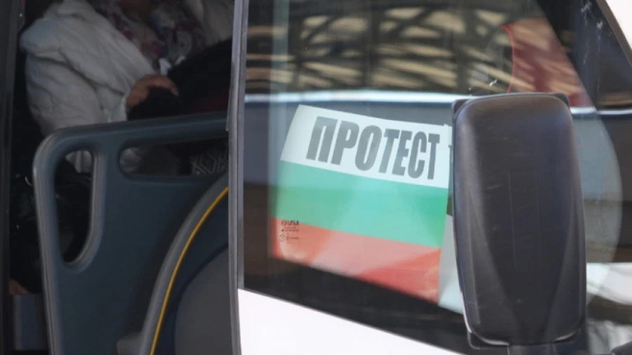 Автобусни и таксиметрови превозвачи излизат на протест