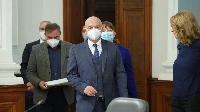 Ограниченията ще намалят рисковите контакти