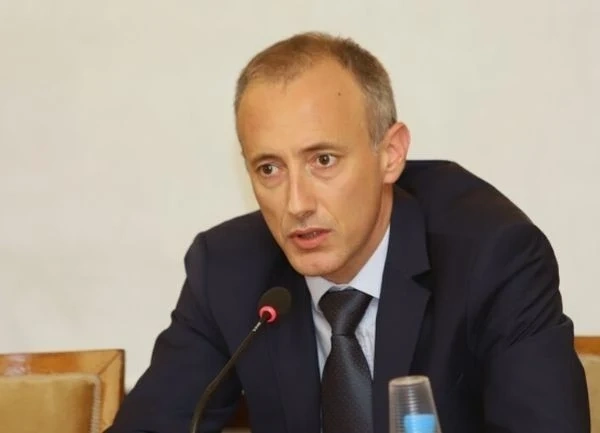 Обмислят удължаване на учебната година 