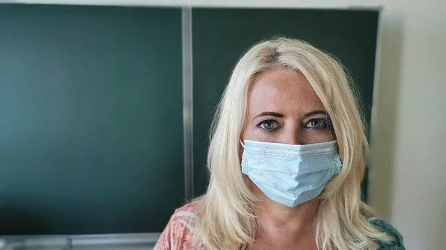 10 работни дни допълнителен платен годишен отпуск за учители, прекарали К-19