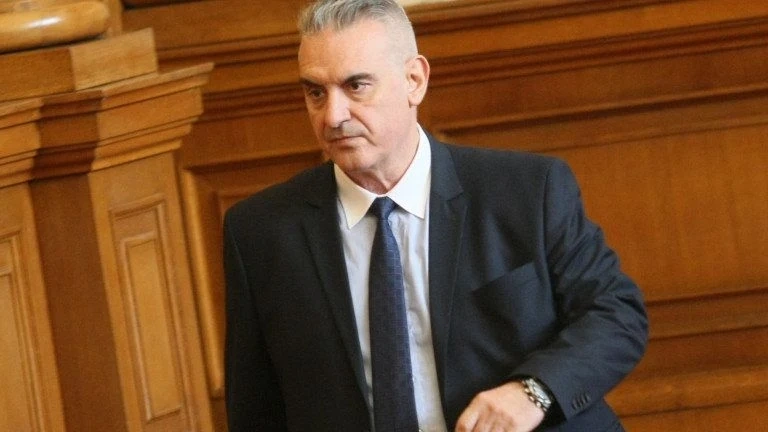 След усложнения от Ковид почина депутатът Валентин Касабов
