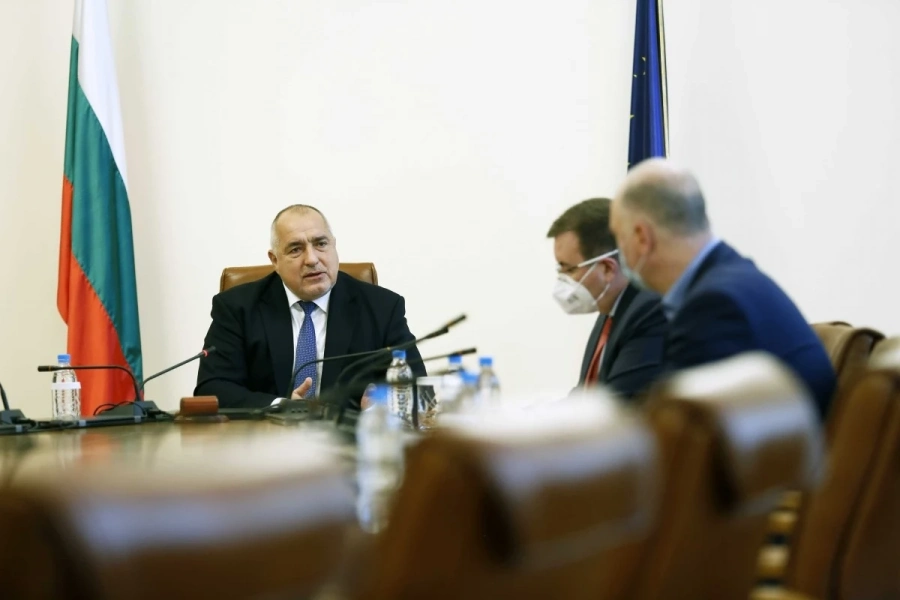 Полетите от Великобритания се възобновяват, ще има тест и карантина