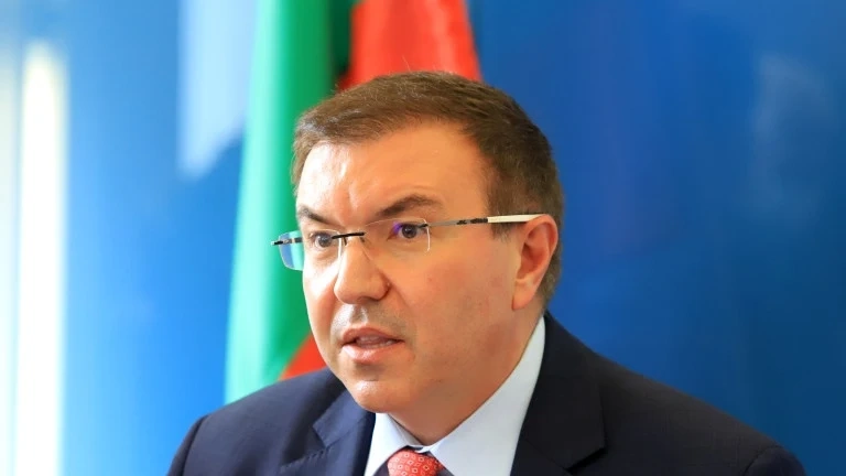 Ангелов против ресторантите в хотелите да работят след полунощ на Нова година