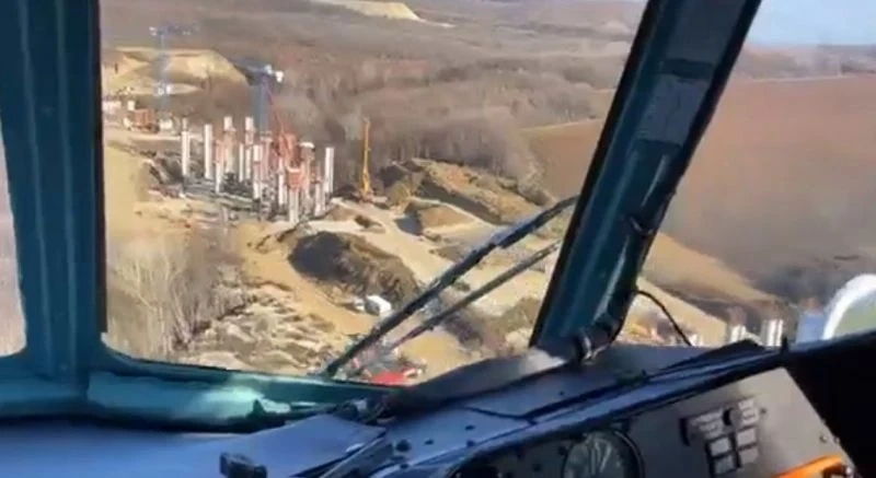 Борисов се появи с хеликоптер и попита: Виждаш ли долу работните пчелички?