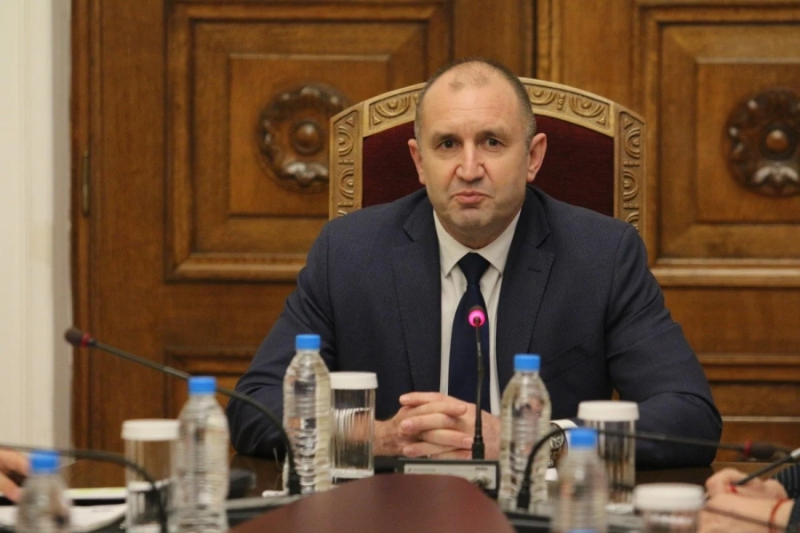 Радев продължава с консултациите, наред са парламентарно представените партии
