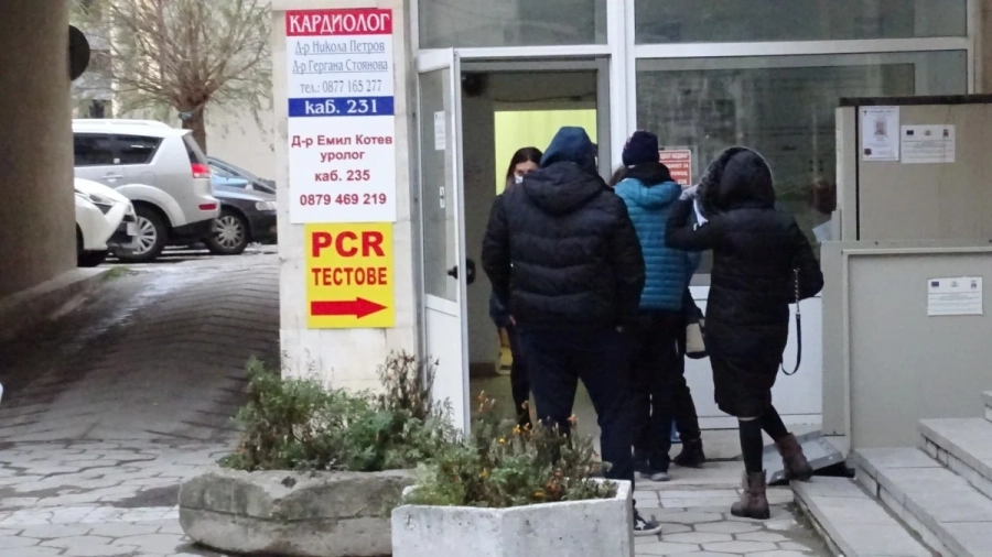 От днес в страната се влиза само с отрицателен резултат на PCR тест