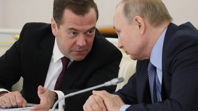 Медведев нарече Навални \'политически мошеник\'
