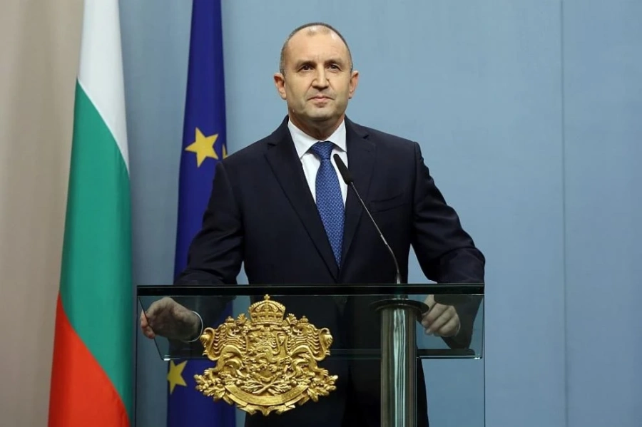 Радев отправи искане до Конституционния съд за тълкуване на разпоредби от Конституцията