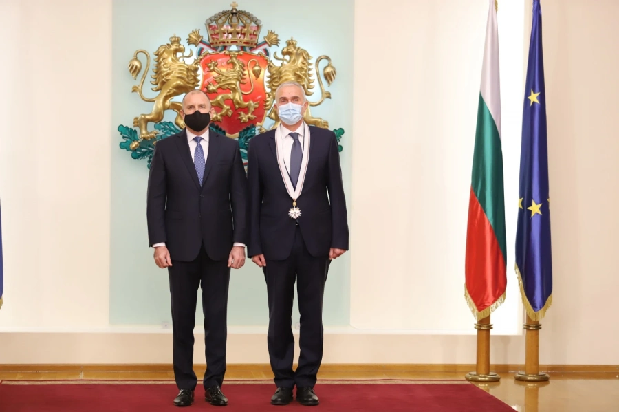 Президентът удостои проф. Никола Владов с орден Стара планина I степен
