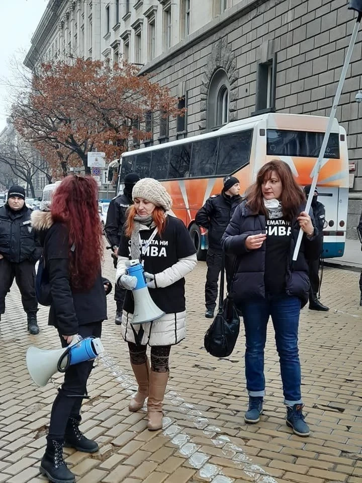 10 години след Нинова, майките от \'Системата ни убива\' към Борисов: Излезте, да се разберем като мъже!