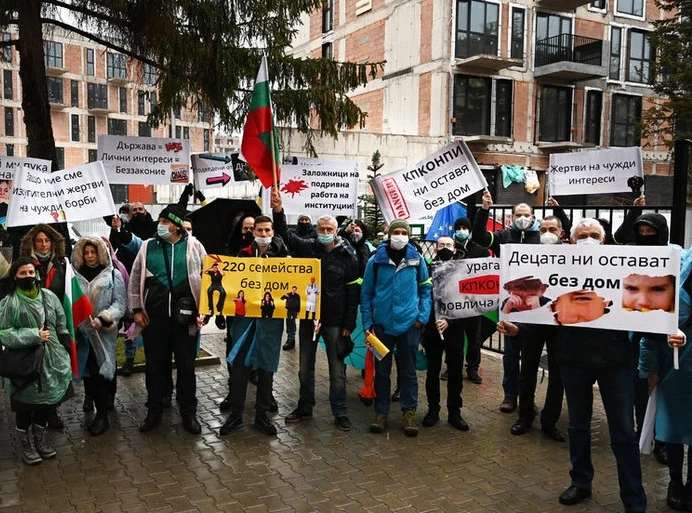 Купувачи на 220 апартамента в Nove Homes протестират и питат \