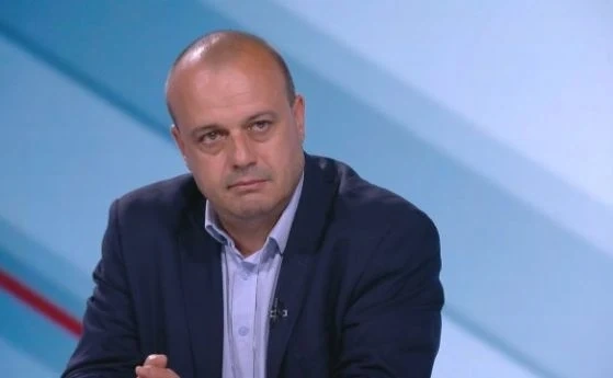 БСП би подкрепила правителство на партията на Слави Трифонов в коалиция с ДБ и Изправи се! Мутри вън!