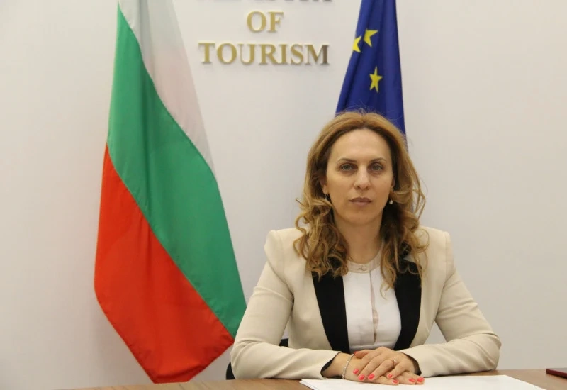 Марияна Николова получи благодарствен адрес от ОБТ за съвместната работа в туризма през мандата