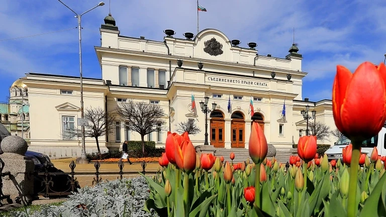 ДБ: Не можем да променим България, гледайки в задното огледало