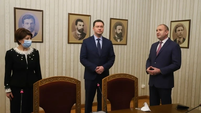 Румен Радев дава време на ИТН