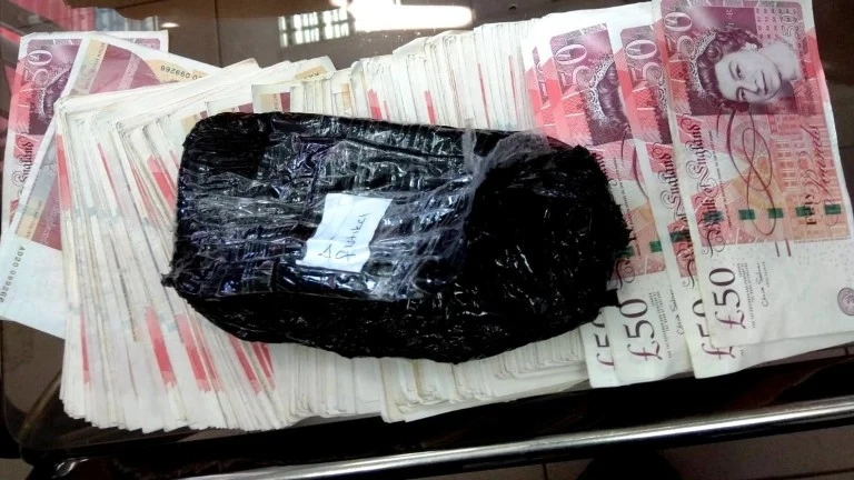 125 хил. евро и над 137 хил. британски лири хванаха митничари в тирове на Дунав мост 2