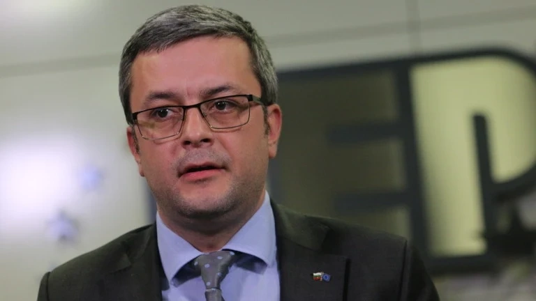 Тома Биков пита като какъв Пламен Узунов е в Министерски съвет