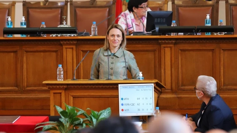 Ива Митева не се притеснява от двата знака \'въздържал се\' на ДБ и ДПС
