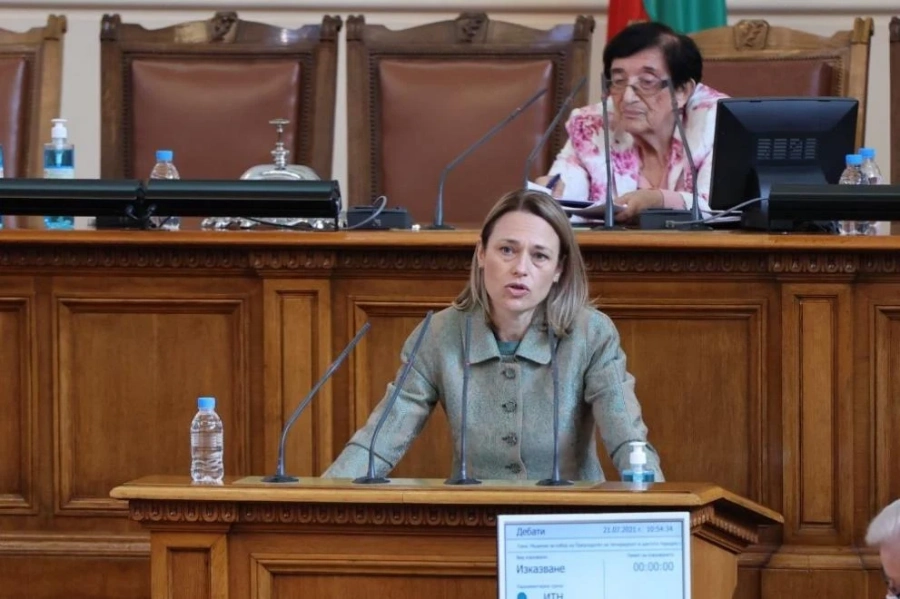Ива Митева: Депутатите трябва да започнат да изпълняват съвестно задълженията си