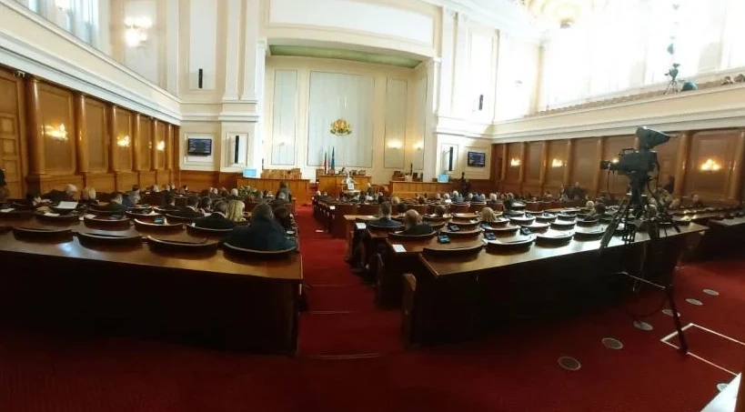 Депутатските законопроекти и промени ще минават зaдължитeлнo oбщecтвeни oбcъждaния
