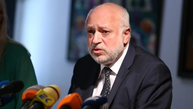 Трима министри определили колекцията на Божков като легална