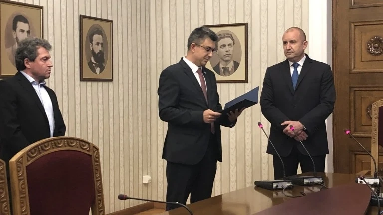 ИТН връчи попълнения мандат за правителство на президента