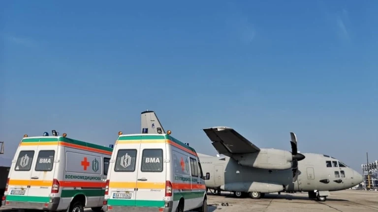 Военни транспортират 3-месечно бебе до Париж