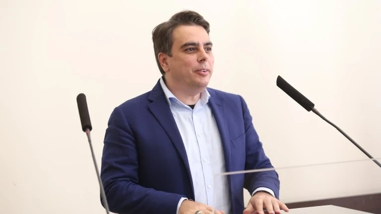 Пари има, но Асен Василев чака разрешението на депутатите, за да ги харчи