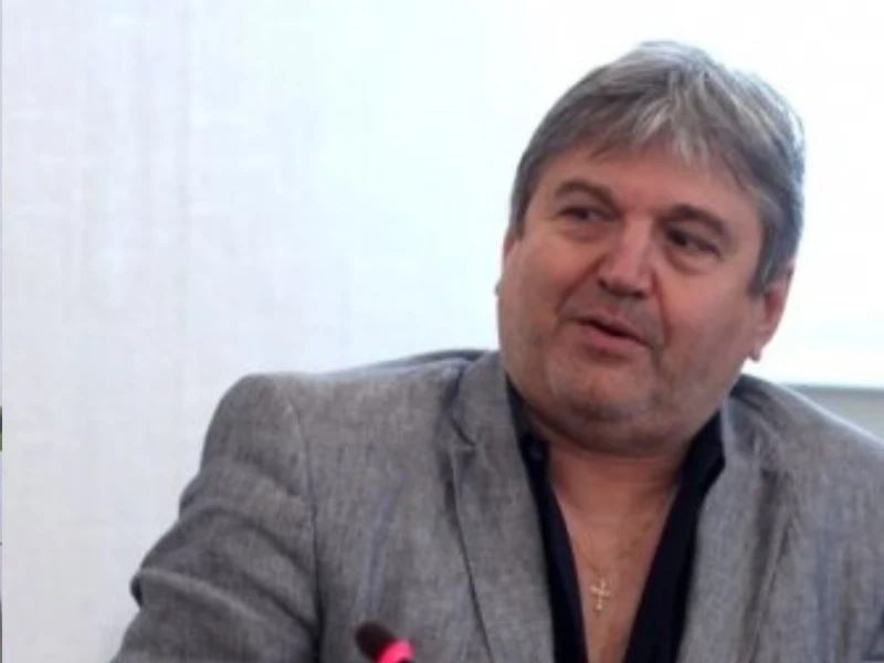 Минеков гони в. Труд от сграда, собственост на МК