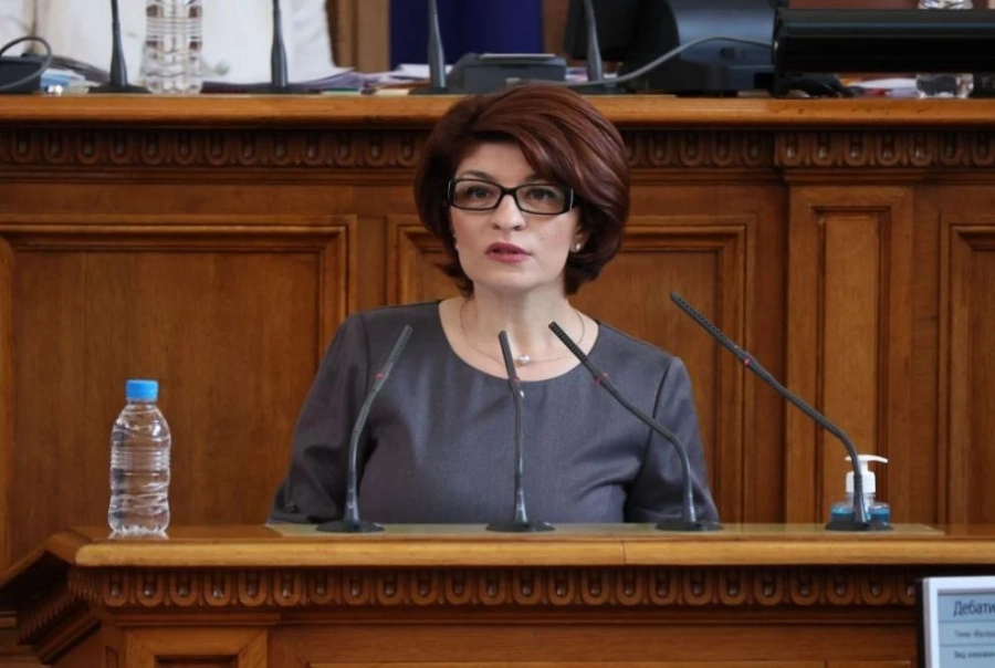 Десислава Атанасова: Не бива да се бави връчването на мандата, три партии са готови да предложат състав на МС