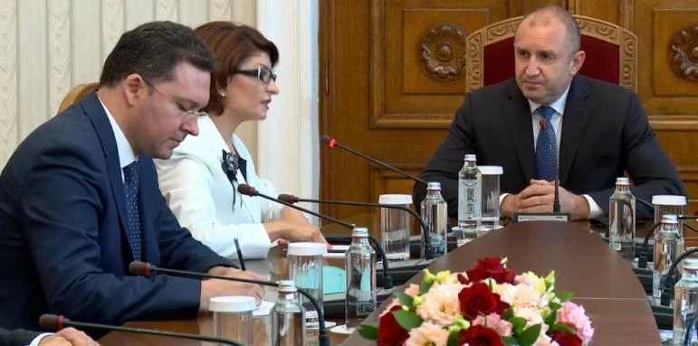 ГЕРБ все пак се явиха на консултациите при президента