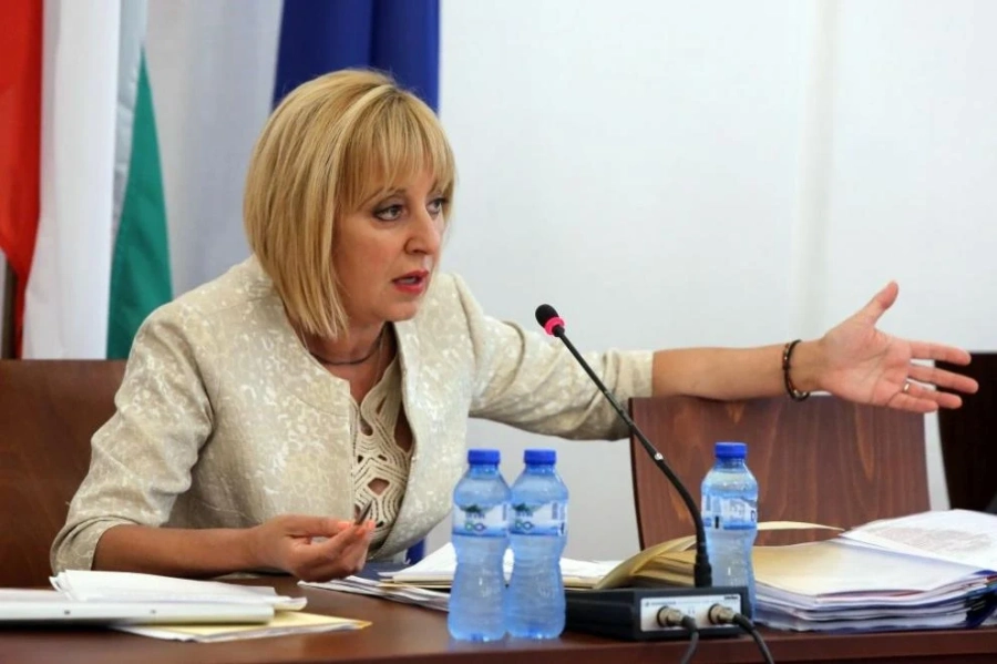 Манолова: Не трябва цената на политическата безотговорност да се плаща от обикновените граждани