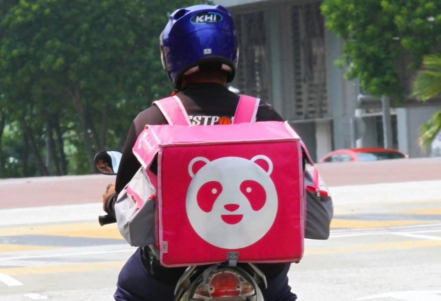 От днес Foodpanda спира работа в 65 града в България