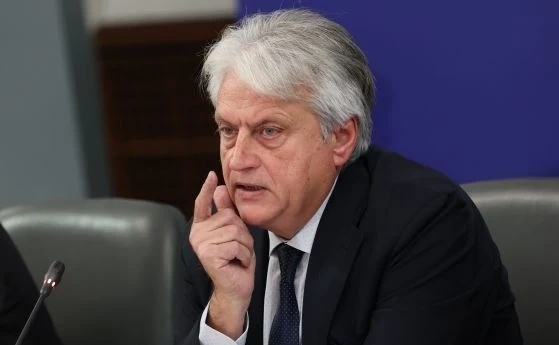 Тази нощ около 200 души са отблъснати от границата, заловени са 20 души