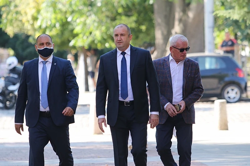 Румен Радев се среща с пострадалите от градушката земеделци