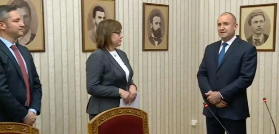 БСП върна третия мандат на Радев, чакат ни нови избори