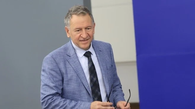 Кацаров: Да се ваксинираме и спазваме мерките, заради децата