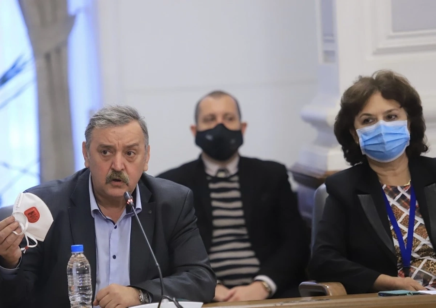 Кантарджиев: Като ме разкараха, хората решиха да не се ваксинират