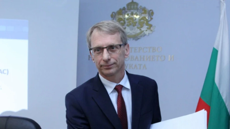Денков: 211 паралелки са под карантина
