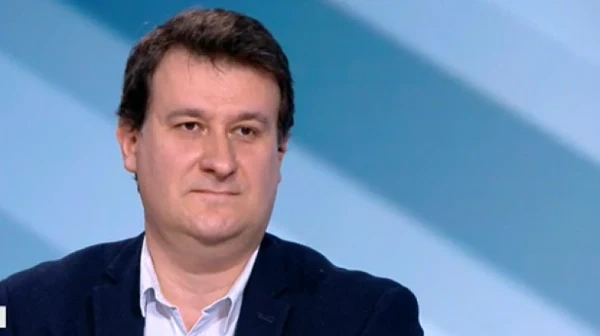  Доц. Милен Любенов: Да не смесваме академичната работа с политиката 