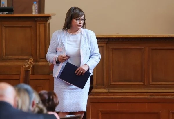 Нинова поиска оставката на здравния министър