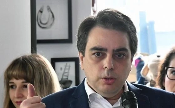 Асен Василев: Без шкафчета и кюлчета можем да строим по 2 магистрали Хемус на година