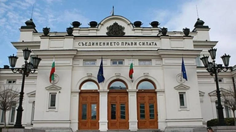 Алфа рисърч: ГЕРБ-СДС - 24.8%, Продължаваме промяната - 24.1%, БСП - 13.7%, Възраждане на ръба