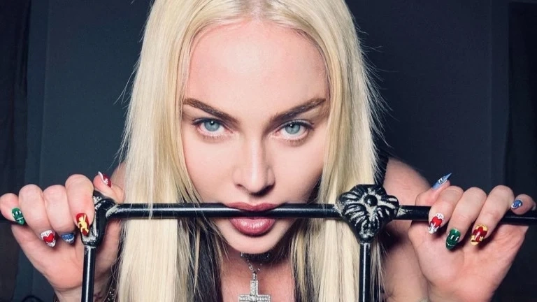 Мадона с провокативни снимки в Instagram, които бяха свалени и върнати