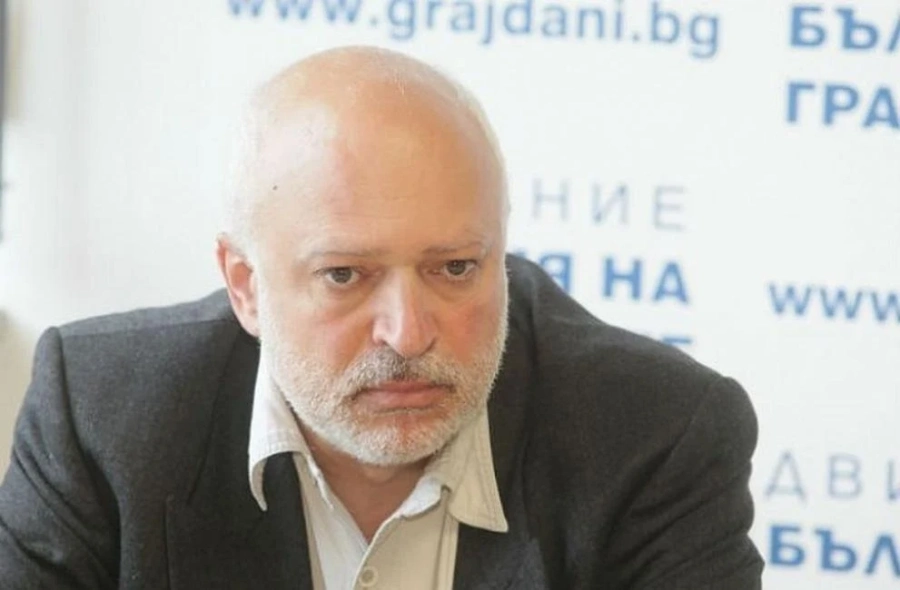 Минеков отиде в централата на ГЕРБ, за да им връчи писмо за освобождаване на имота