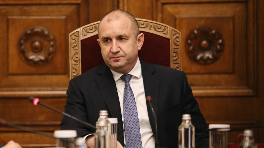 Радев изрази съболезнования по повод кончината на Каролос Папуляс